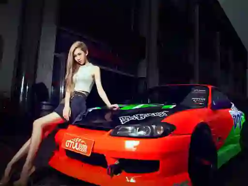 Oyunu Girls and Cars çevrimiçi