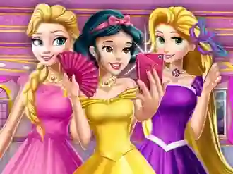Oyunu Princesses At Masquerade çevrimiçi