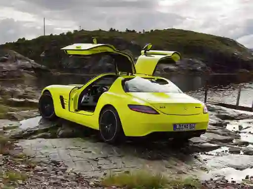 Oyunu Mercedes-Benz SLS E-Cell Puzzle çevrimiçi