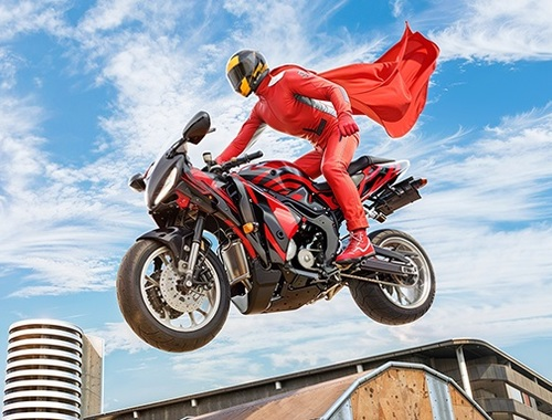 Oyunu Gerçek motosiklet süper kahraman dublör 3d  çevrimiçi